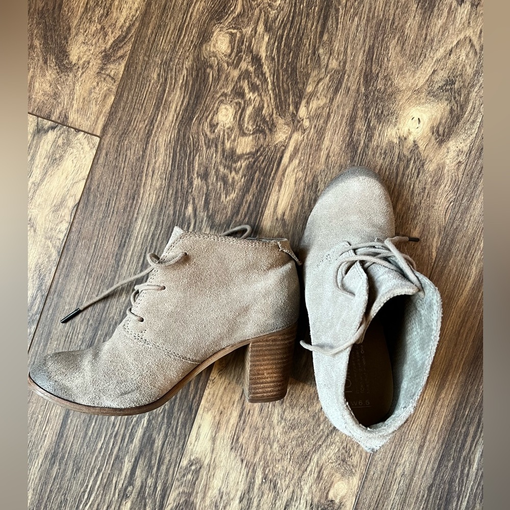 Tom’s 6.5 women’s bootie, tan